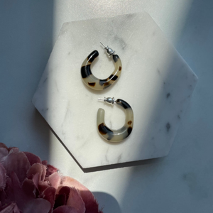 Juicy Hoops in Blonde Tortoise